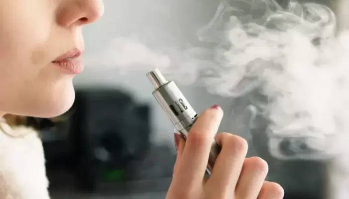 Orang Tua Diminta Waspada Anak Nge-Vape, Chandrika Chika Pakai Pods Berisi Liquid Mengandung Ganja