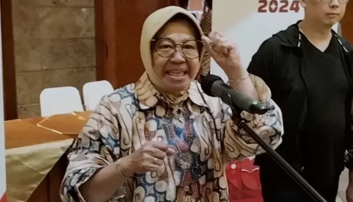 Risma Pantau Emak-emak Viral Maksa Minta Sedekah