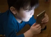 Anak-anak Kecanduan Game lalu Smartphone Picu Halusinasi Berlebihan