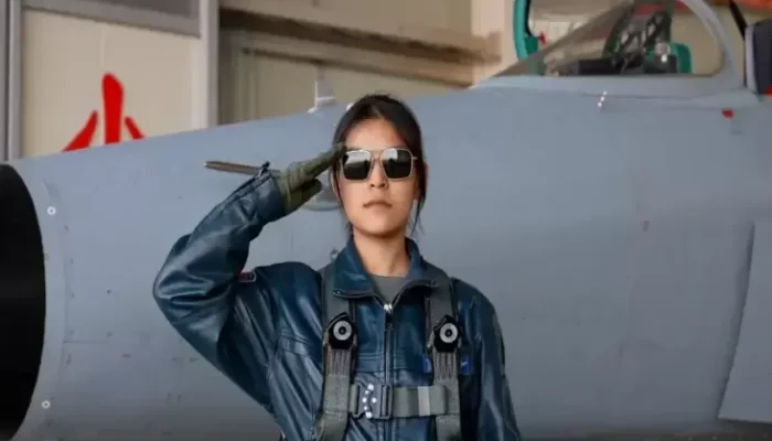 Gadis Cantik Ini adalah Jadi Wanita Pertama Tibet yang tersebut Terbangkan Jet Tempur