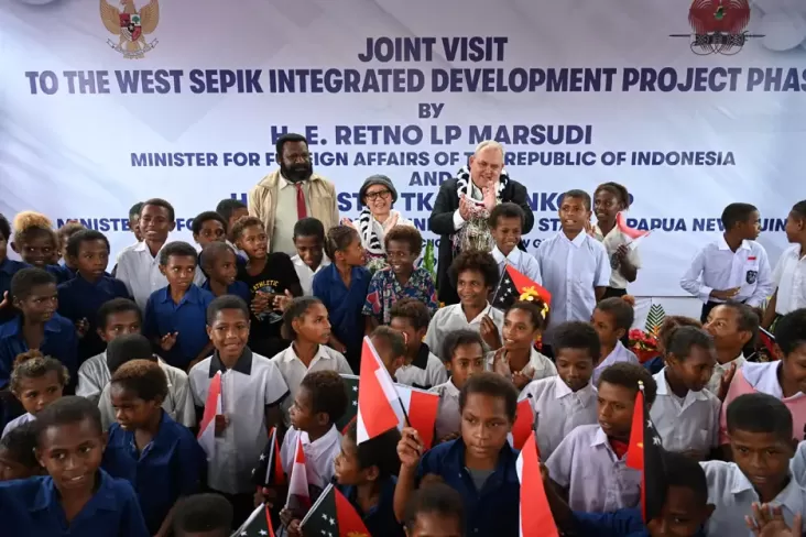 Menlu RI berikutnya Papua Nugini Kunjungi SD pada Perbatasan Wutung yang digunakan dimaksud Direnovasi pemerintahan Indonesi