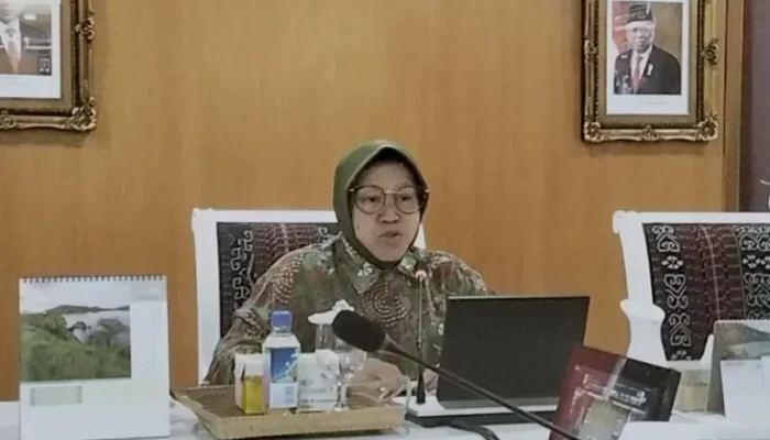 Risma Ingatkan Pendamping Tak Berhak Usulkan Nama Penerima Bansos