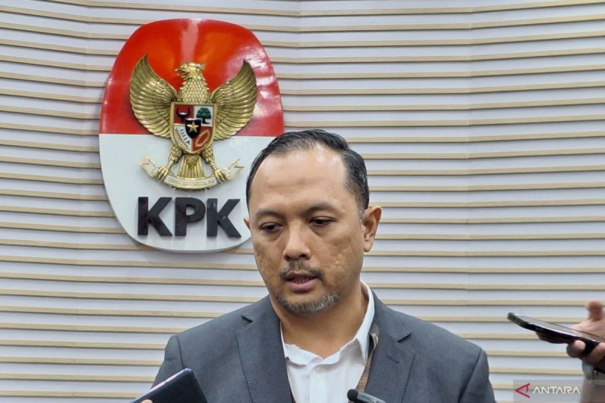 Hukum kemarin, KPK tetapkan dituduh hingga WNA pelaku TPPO ditangkap