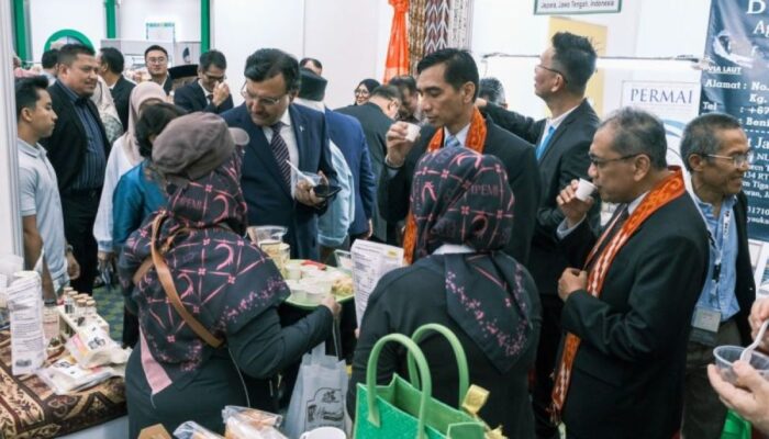 Dubes Achmad resmi mengungkap Tanah Air Halal Expo 2024 ke Brunei