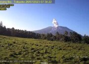 Gunung Ibu di dalam Halmahera Erupsi, Tinggi Abu Vulkanik Capai 5 Km