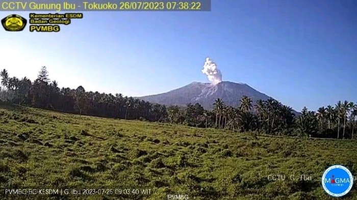 Gunung Ibu di pada Halmahera Erupsi, Tinggi Abu Vulkanik Capai 5 Km