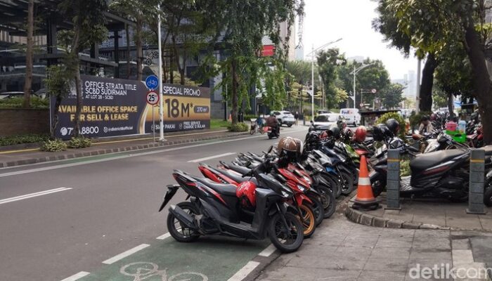 Tarif Kemahalan Jadi Alasan Parkir Liar di Senopati Kambuh-kambuhan