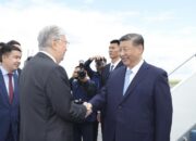 Presiden China Xi Jinping tiba dalam Kazakhstan