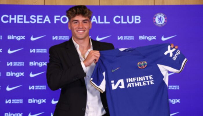 Chelsea resmi dapatkan Marc Guiu dari Barcelona